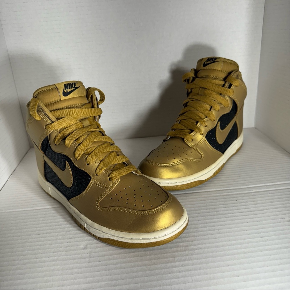 NIKE DUNK Womens 8.5  Metallic Gold Black Glitter High Shoe Sneaker 325203-771